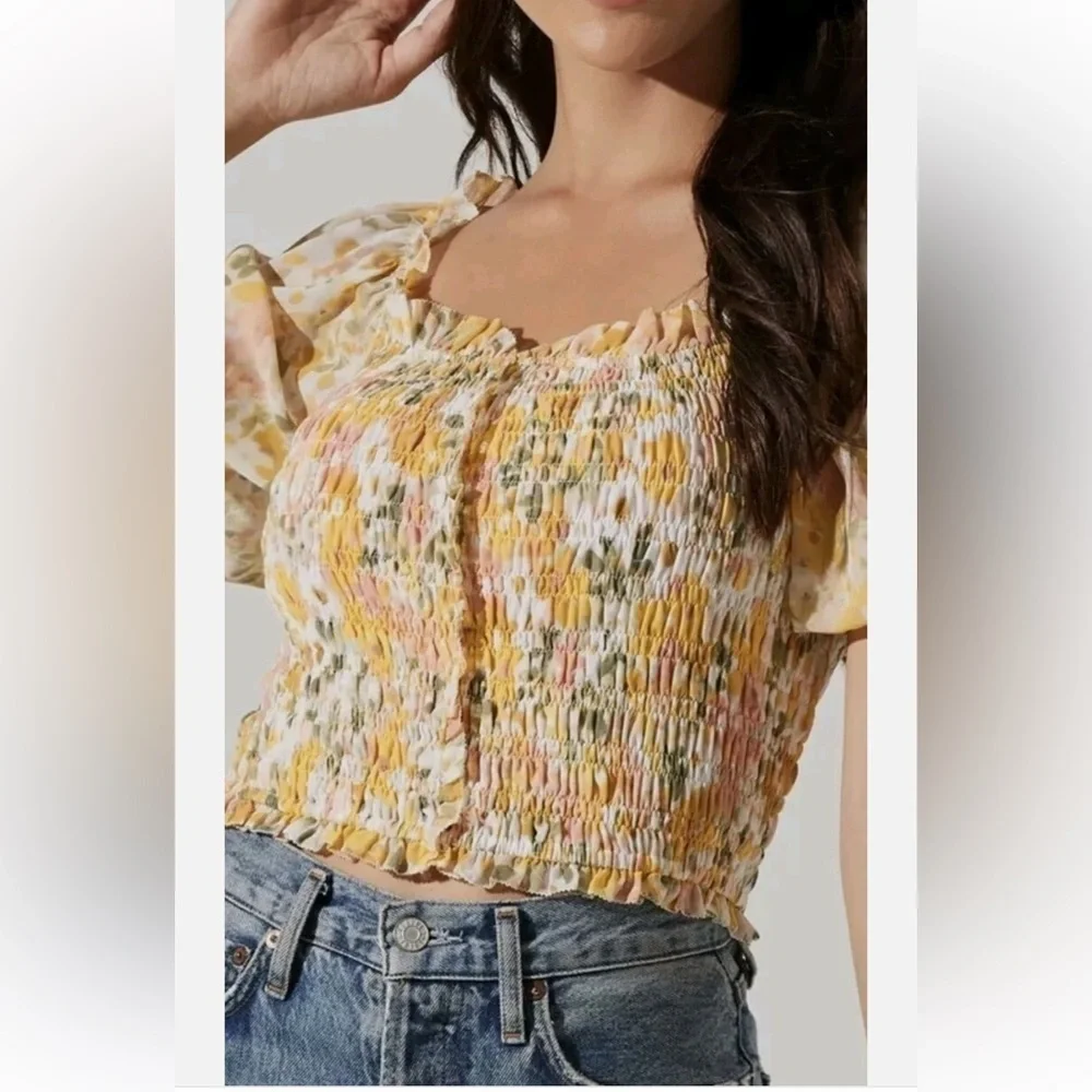 Astr the label yellow floral smocked crop top with puff sleeves.